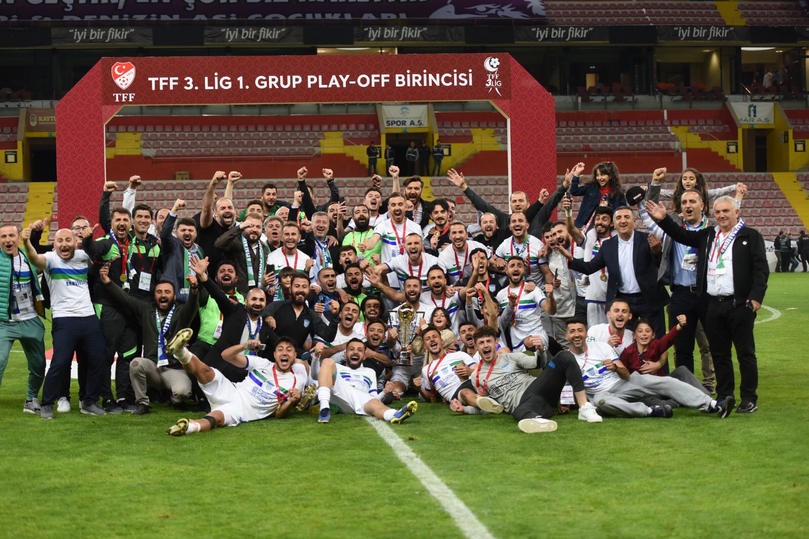 3.Lig Play Off Şampiyonu Arnavutköy Belediye Spor 