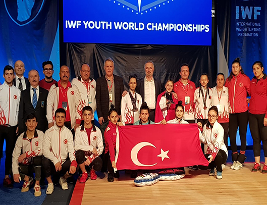 Arnavutköy Belediye Spor Halter Takımı Sporcumuz Zeliha Ülker Amerika’da Dünya 3.sü Oldu