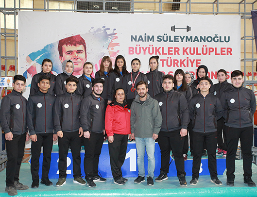 Ayşe Doğan 9 Türkiye Rekoru ile Şampiyon