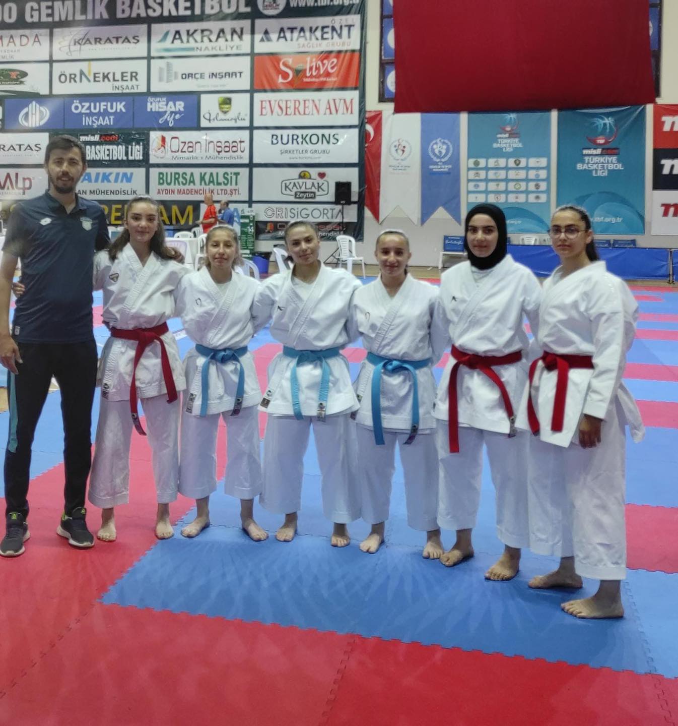 Gemlik'te gerçekleştirilen Turnuvada Karatecilerimizden 9 Madalya