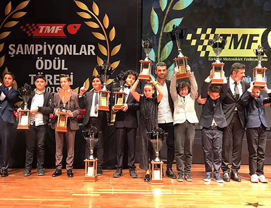 Selen Tınaz Şampiyonlar Gecesine 3 Kupa ile Damga Vurdu