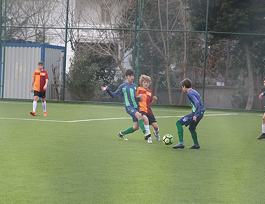 u-14 futbol takimimiz flory da yendi