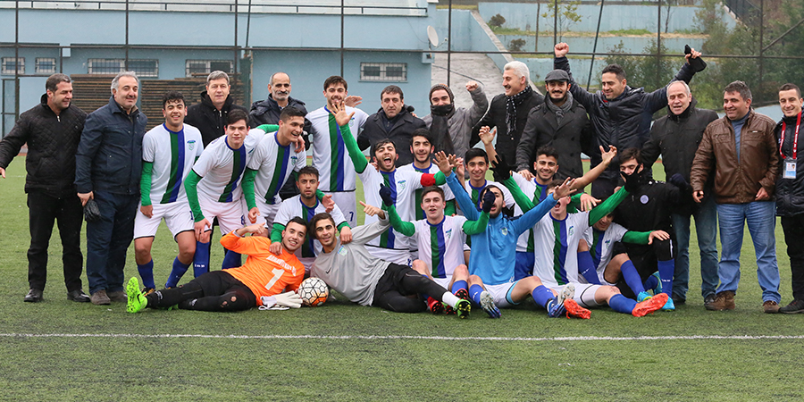 Arnavutköy Belediye Spor U-19 Takımı Şampiyon