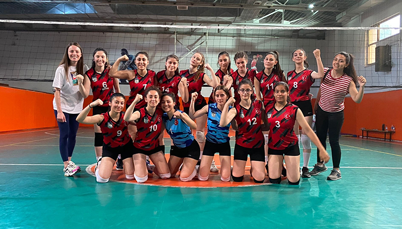 Genç Kız Voleybol Takımımız İstanbul Smaç Spor Kulübü Karşısında 3-0 Galip 