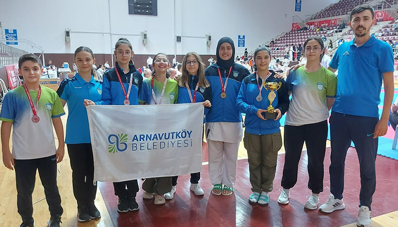 İstanbul Yıldızlar Karate Liginde 1 Altın 2 Gümüş 1 Bronz Madalya 