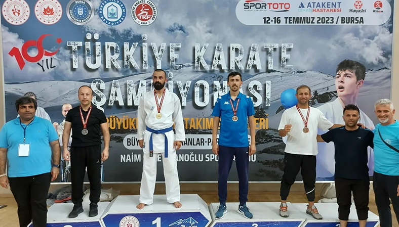 Karate Antrenörümüz Bedri Silen Veteranlarda 3. Oldu