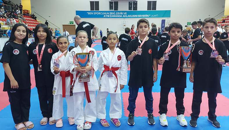 Milli Karatecilerimizden 5 Madalya