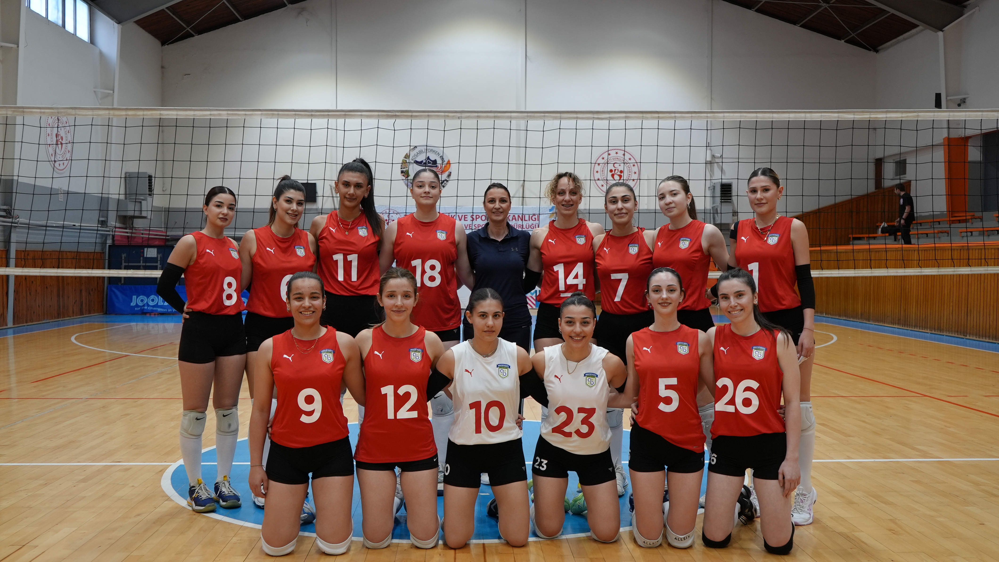 Voleybolcularımız Sezonu Başarı ile Tamamladı