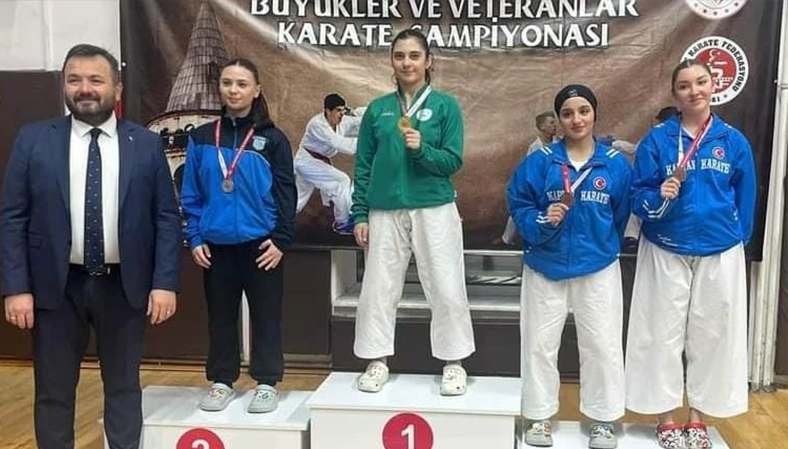 Zeynep Aykul'dan Gümüş Madalya 