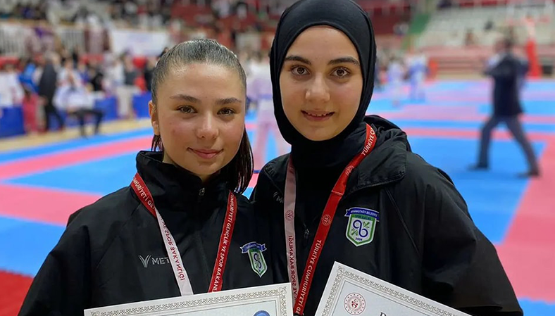 Zeynep ve Feyzanur Türkiye Şampiyonası'na Katılmaya Hak Kazandılar